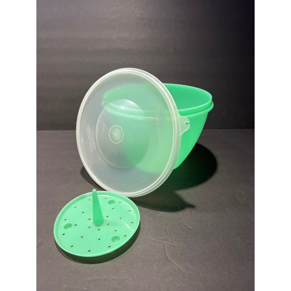 Vintage Tupperware Crisp-It Lettuce Saver Bowl Green 679-18 with Lid and Spike